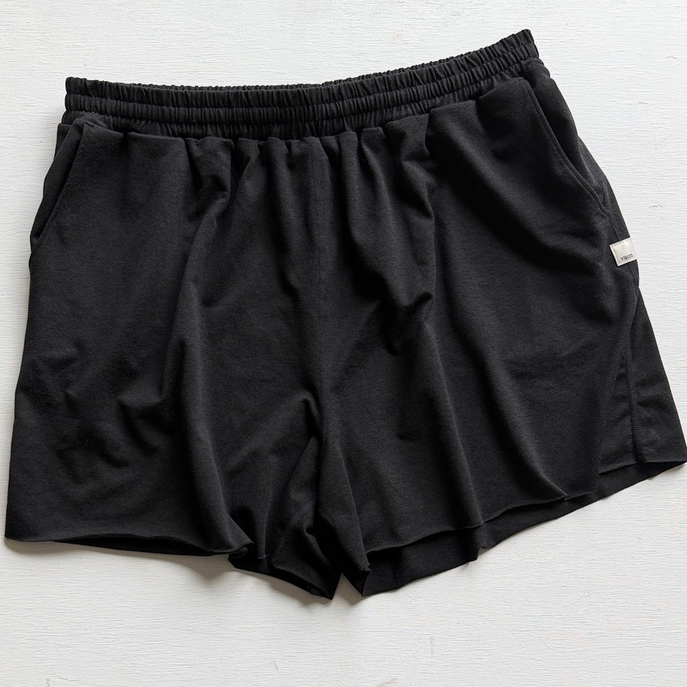 Vuori Women's Boyfriend Shorts XL